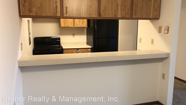Building Photo - 2 br, 1.5 bath House - 5331 Brody Drive, #102