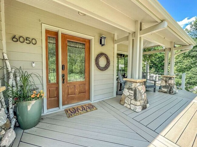 Foto del edificio - 6050 Magic Canyon Rd