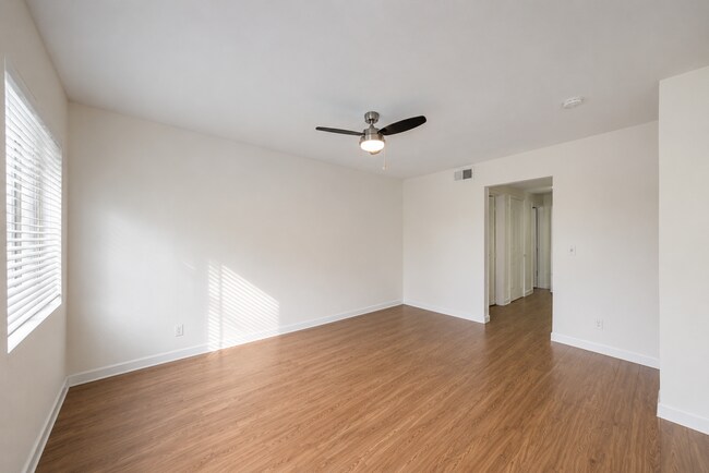 Foto del edificio - Walk to UT campus,  gorgeous remodeled unit