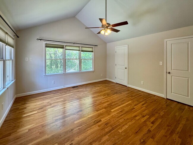 Foto del edificio - 4 Bedroom | 3 Bathroom Raleigh Home with F...