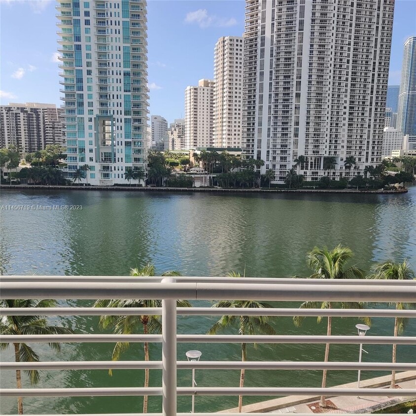 Building Photo - 325 S Biscayne Blvd