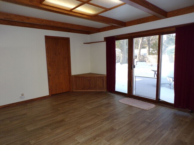 Foto del edificio - Light-Filled Home in Ideal Traverse City Neighborhood