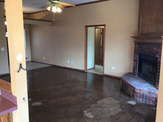 Foto del edificio - 13012 Springcreek Cir