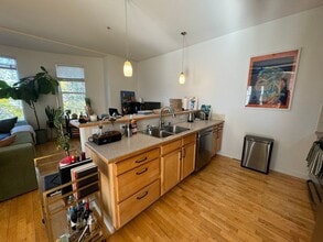 Building Photo - 2422 Tremont Pl