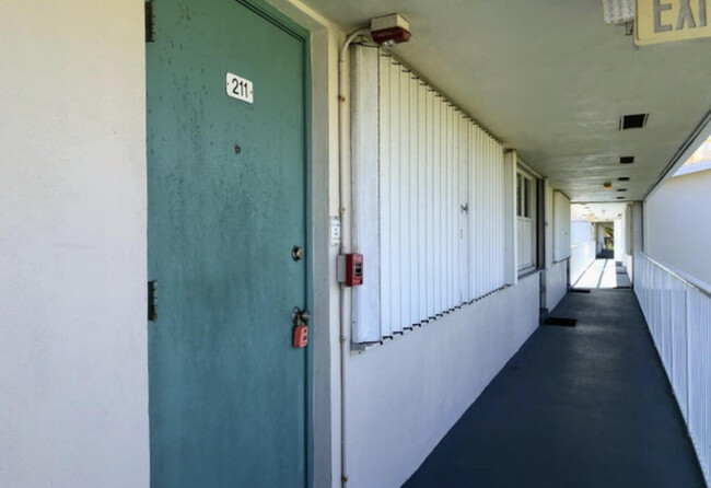 Building Photo - 680 Horizon W