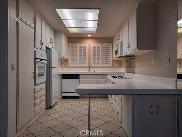 Foto del edificio - 2271 Via Puerta