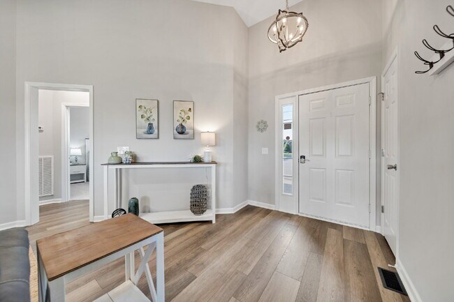 Foto del edificio - FULLY and Tastefully furnished 3 bedroom h...