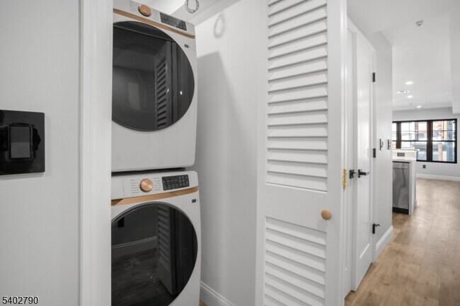 Building Photo - 479 15th Ave