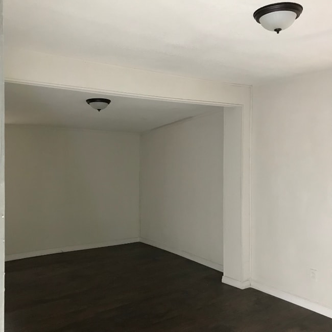 Building Photo - 546 W 49th St