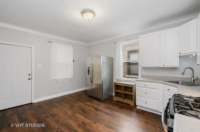 Foto del edificio - 3043 S Bonfield St