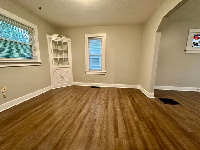Foto del edificio - 1828 Hazel Ave