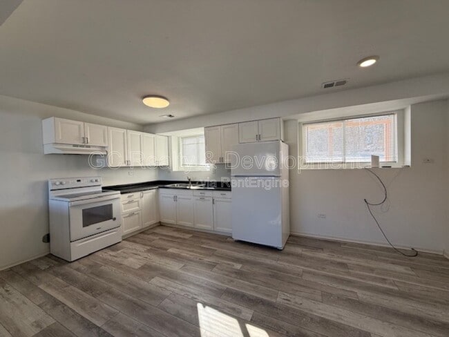 Building Photo - 284 W Windsor Terrace