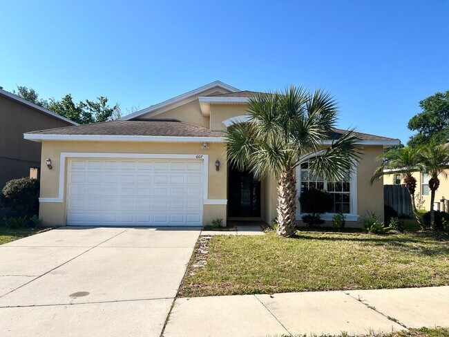 Building Photo - 4 bed 2.5 bath Home