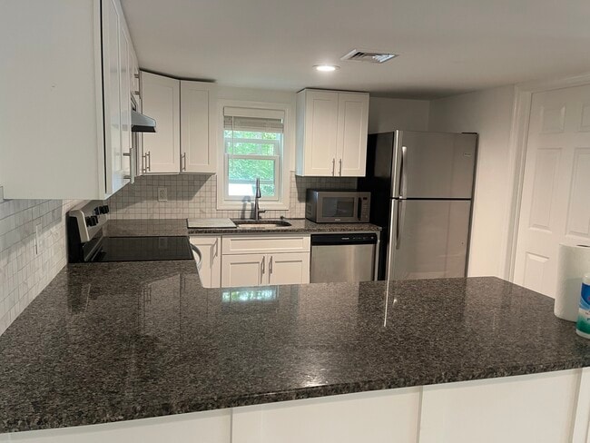 Building Photo - 17 Eastbrook Ln