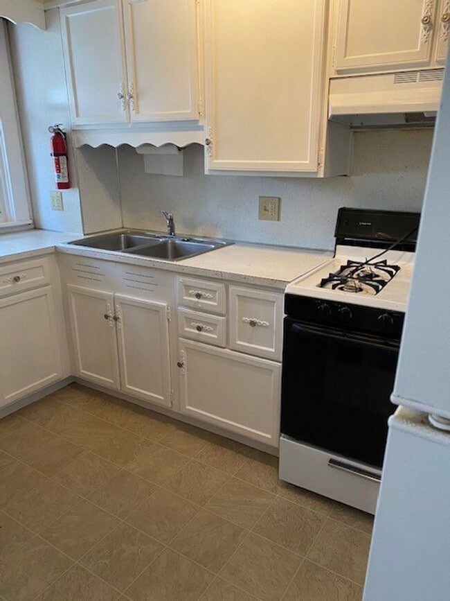 Building Photo - 321 Carroll St