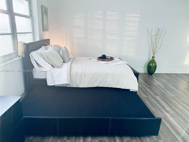 Foto del edificio - 100 Lincoln Rd