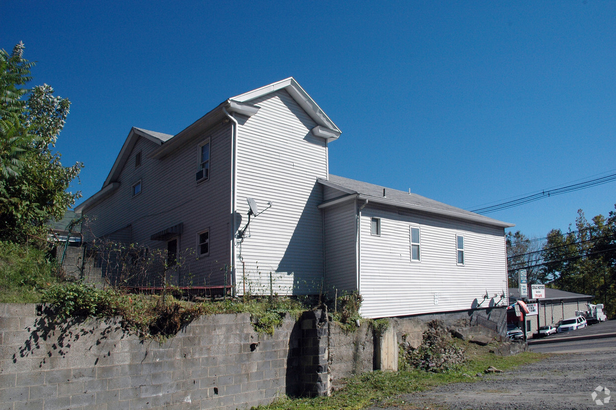 Building Photo - 609 E Main St