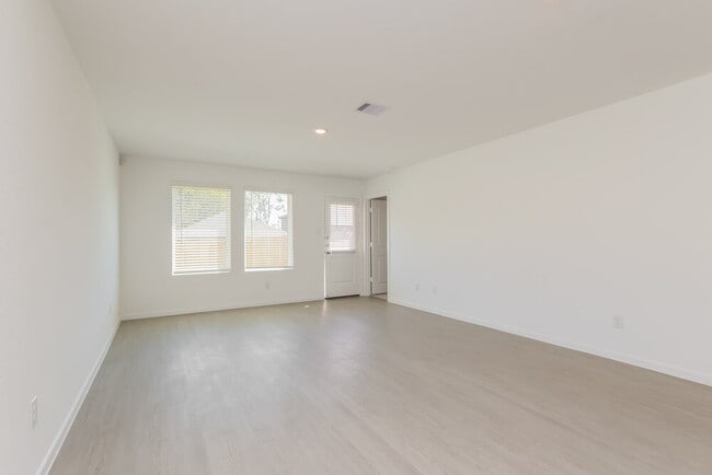 Building Photo - 613 Craven St