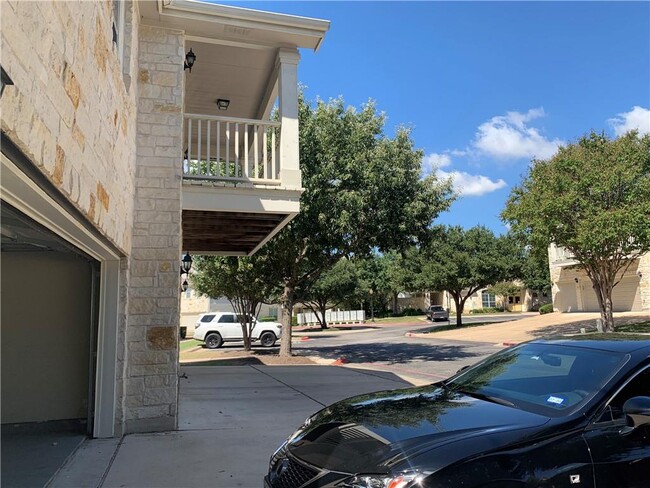 Foto del edificio - 1900 Scofield Ridge Pkwy