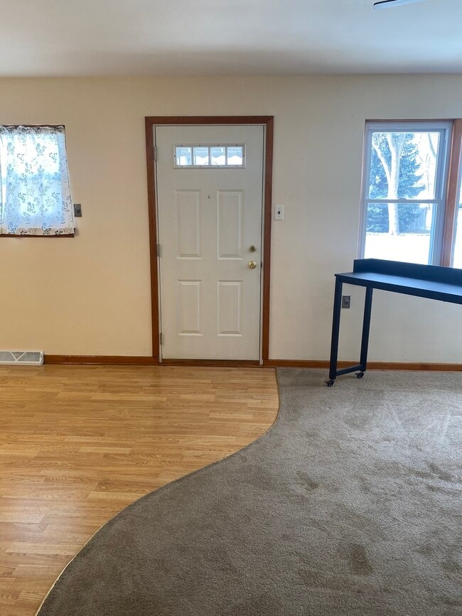 Foto del edificio - 4517 Cracow Ave