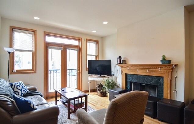 Foto del edificio - 3117 N Damen Ave