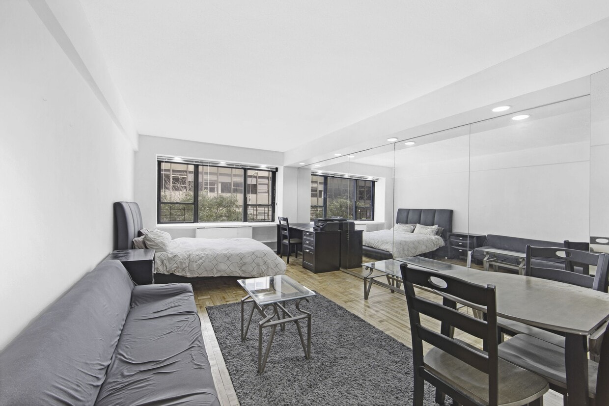 Photo - 210 E 47th St (New York, NY)