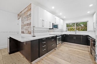 Building Photo - 3551 E Glencoe St