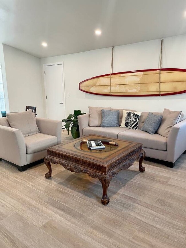 Building Photo - North Clairemont - Private Primary Suite & Outdoor Patio, Utilities Included