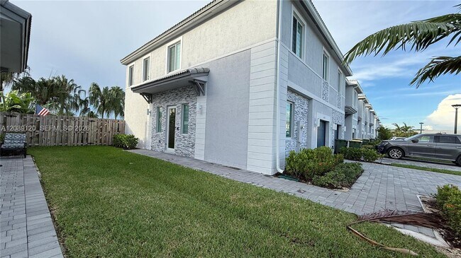 Building Photo - 679 SE 13th Street Cir