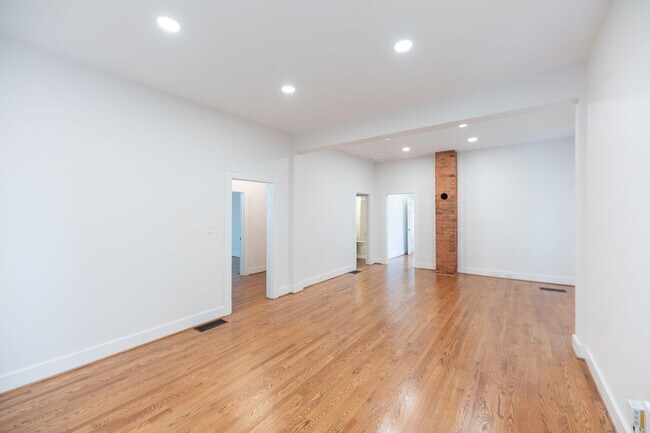 Foto del edificio - 1004 Albert St SW