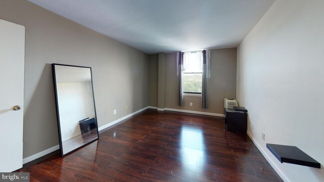 Building Photo - 4600 Duke St