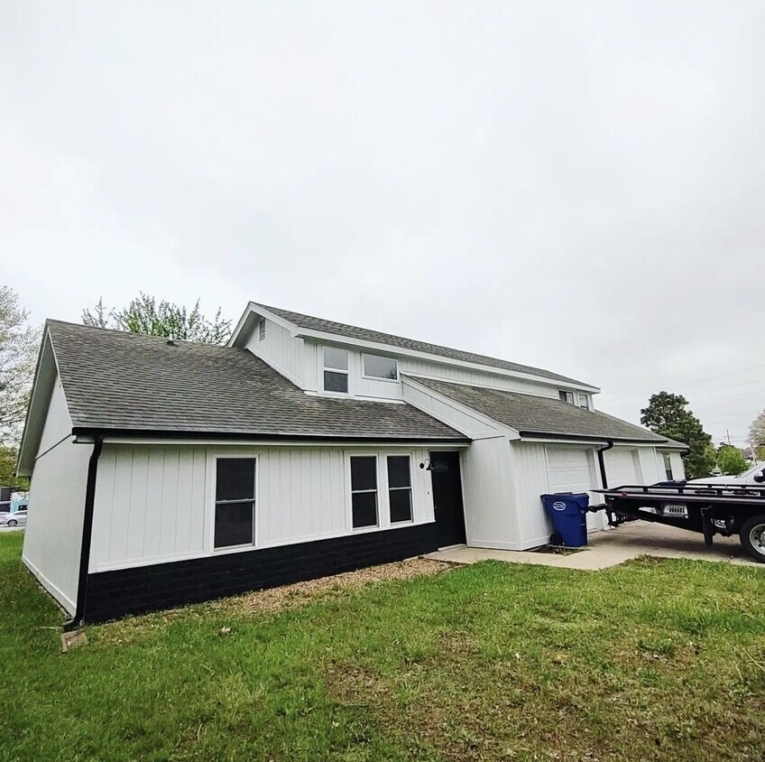 Foto principal - 308 SE Melody Ln