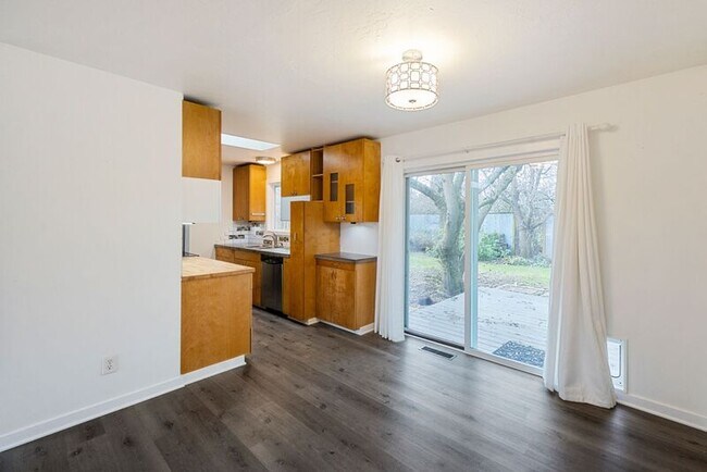 Foto del edificio - 8715 N Washburne Ave