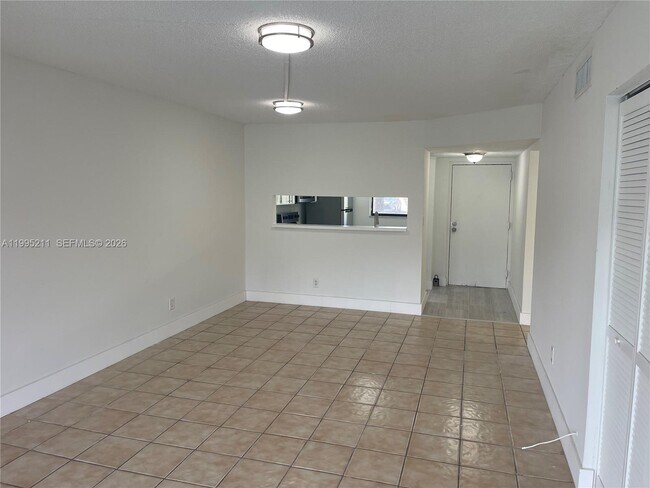 Foto del edificio - 3199 Foxcroft Rd