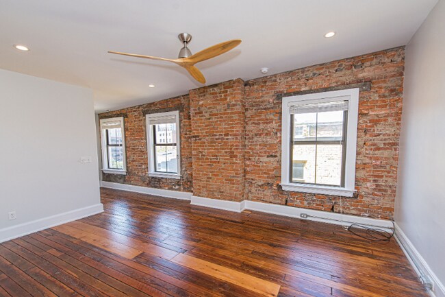 Building Photo - 309 E 13th St