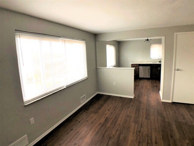 Sala de estar - 162 Pointview Rd