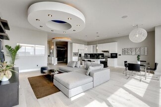 Building Photo - 555 E 5th St.