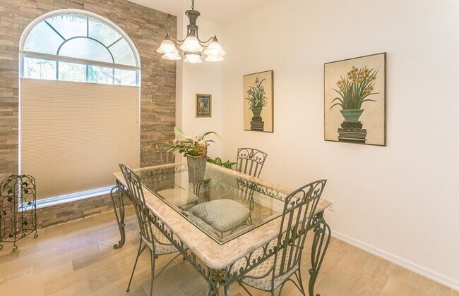 Building Photo - Summer 2022 Availability !! Weekly/Monthly...