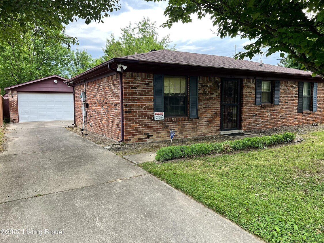 Foto del edificio - 5807 Larkgrove Dr