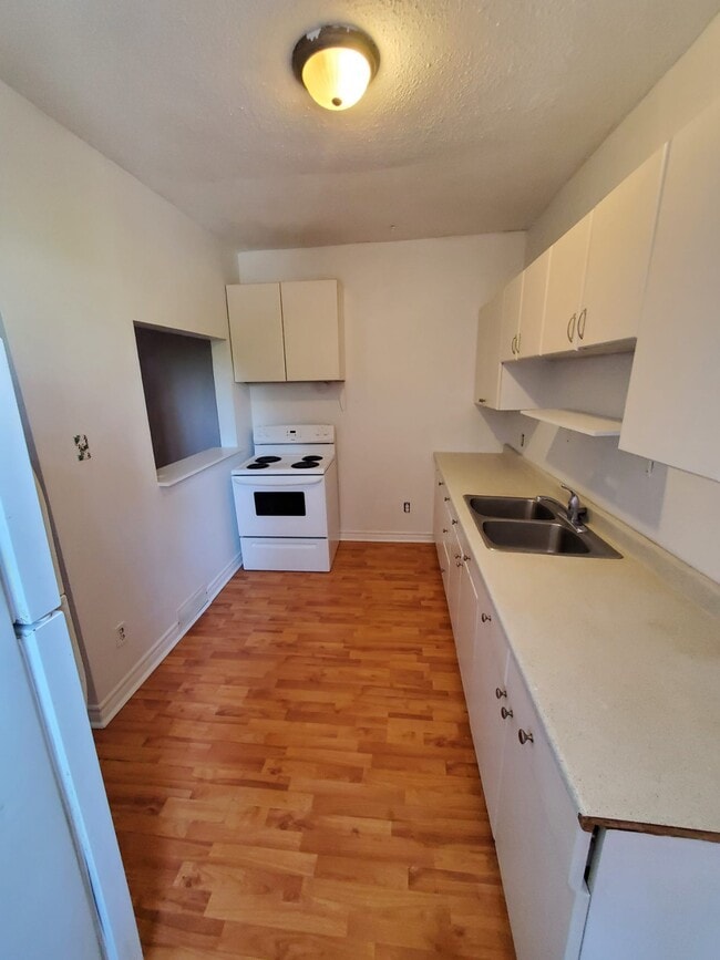 Building Photo - 65 Adeline St