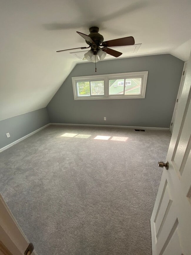 Building Photo - Beautiful fully renovated 4 beds 2 bath House in Levittown PA  avail 11/1/2024