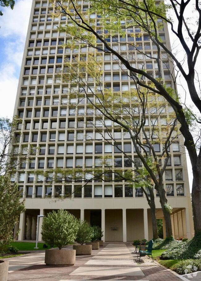 Building Photo - 200 Locust St