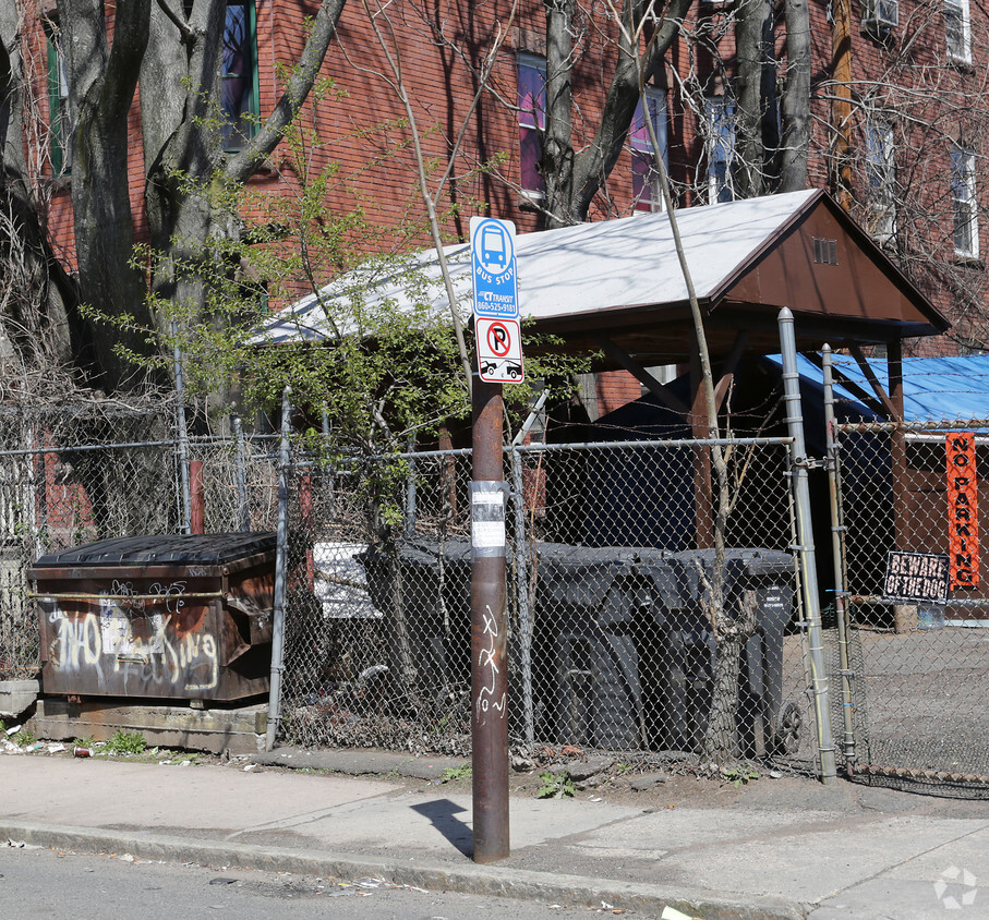 Building Photo - 670-676 Broad St