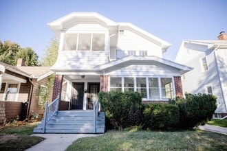 Building Photo - 1452 Rollins Rd
