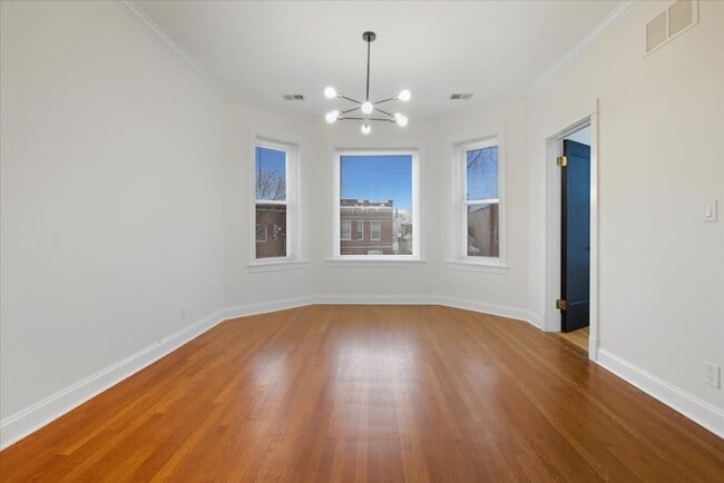 Building Photo - 2441 N Avers Ave