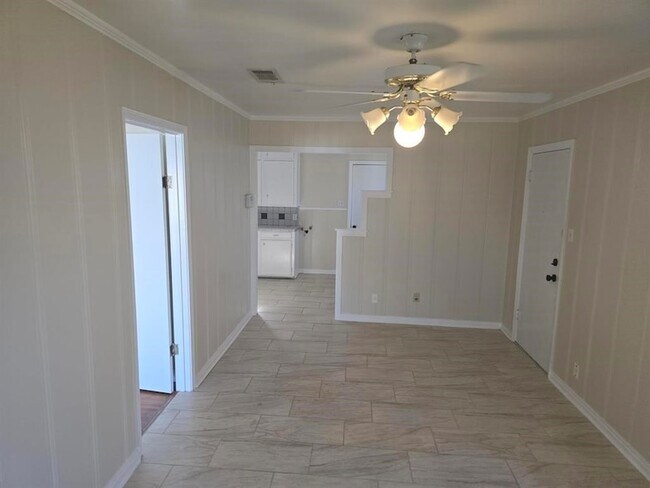 Foto del edificio - 1795 Euclid St