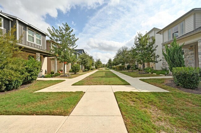 Foto del edificio - 7902 Mellencamp Dr