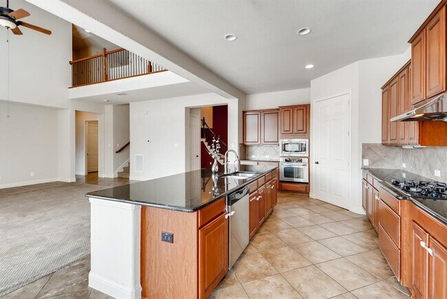 Building Photo - 2707 Waterfront Dr
