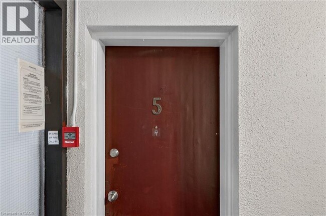 Building Photo - 237 Mohawk Rd E