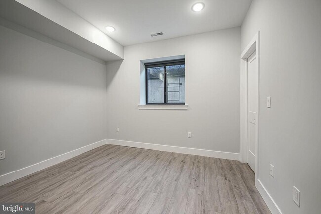 Building Photo - 845 N 15th St